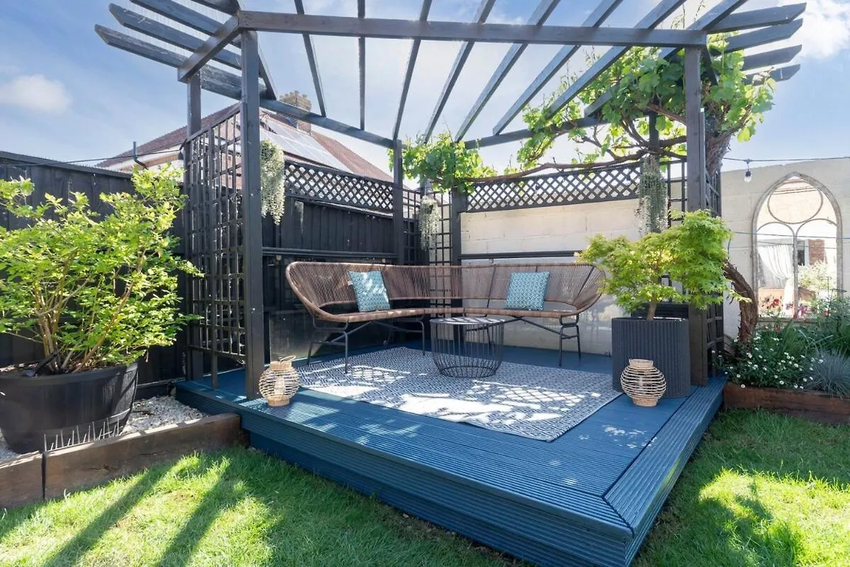 Fantastic 3-Bed Home For The Gold Cup With Hot Tub Cheltenham Holiday home