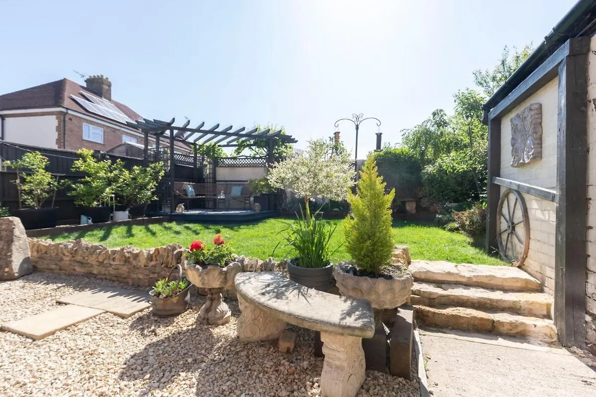 Fantastic 3-Bed Home For The Gold Cup With Hot Tub Cheltenham United Kingdom