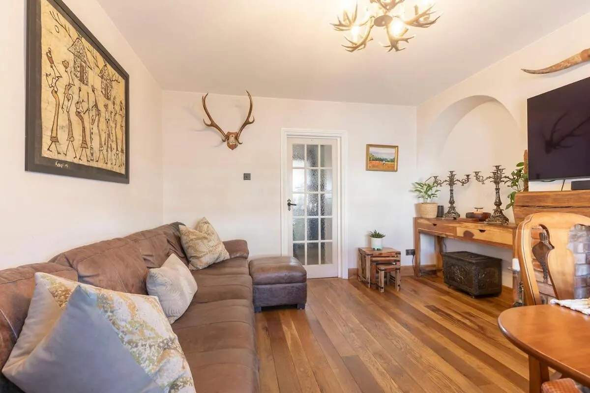 Fantastic 3-Bed Home For The Gold Cup With Hot Tub Cheltenham